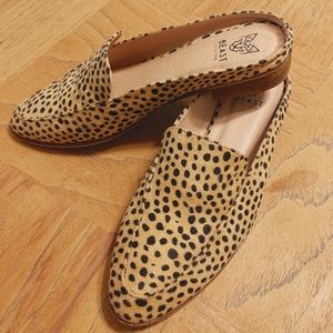 Leopard print mules faux fur